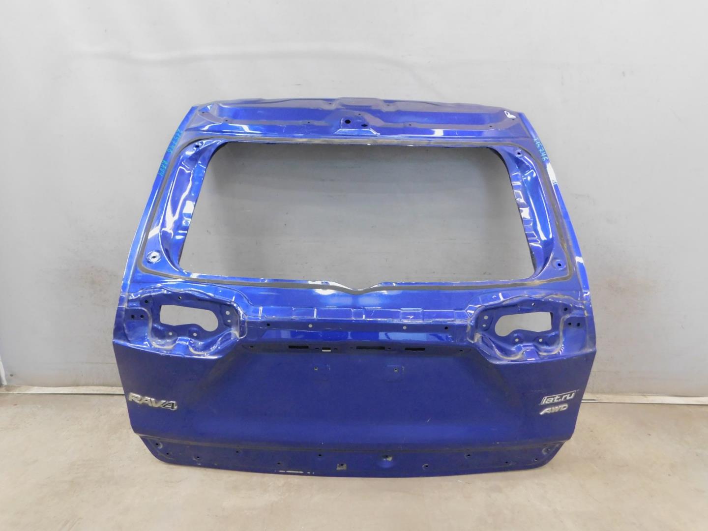 Дверь багажника