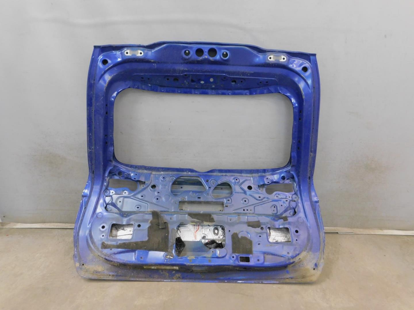 Дверь багажника