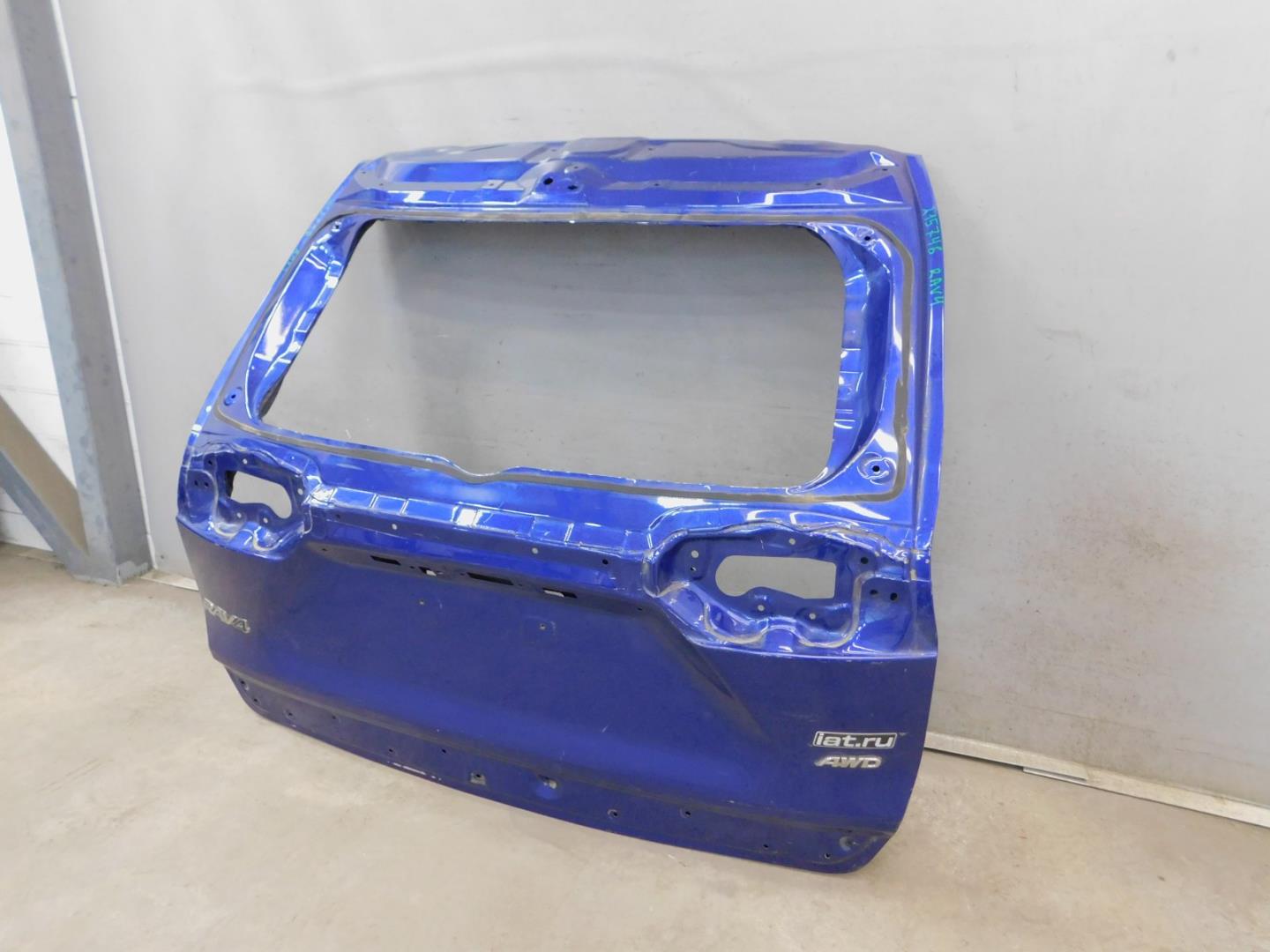 Дверь багажника