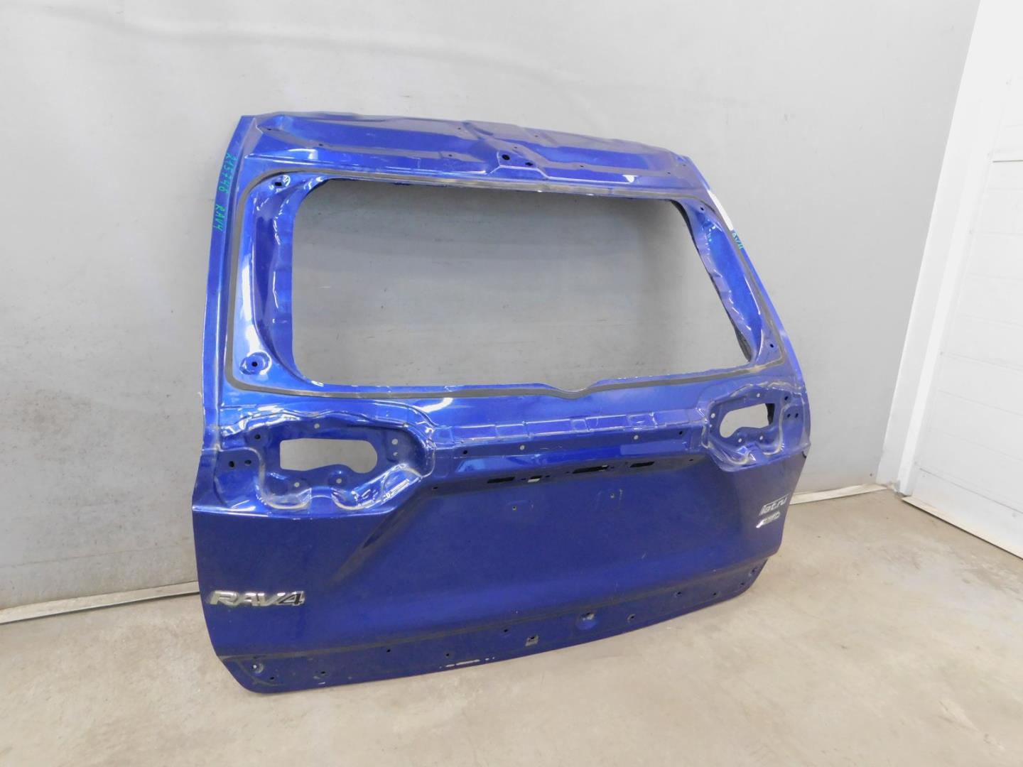 Дверь багажника