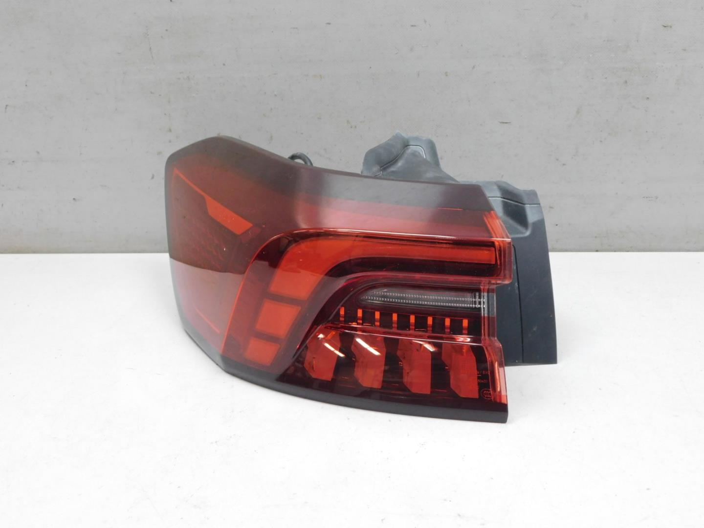 Фонарь задний наружный левый