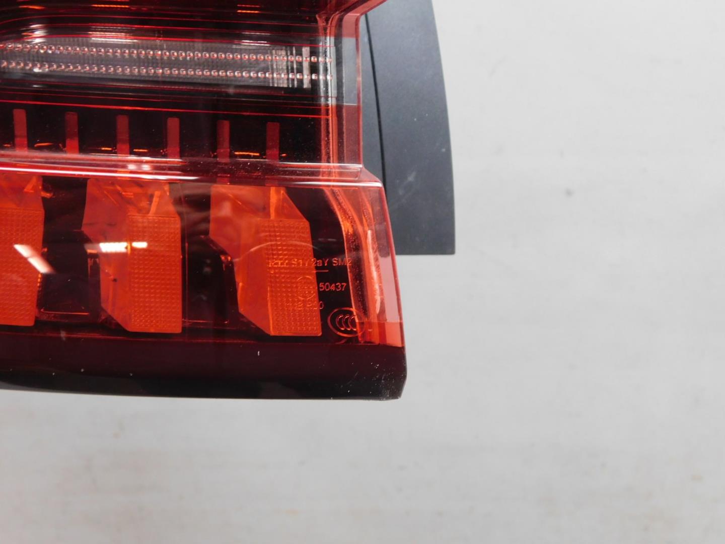 Фонарь задний наружный левый