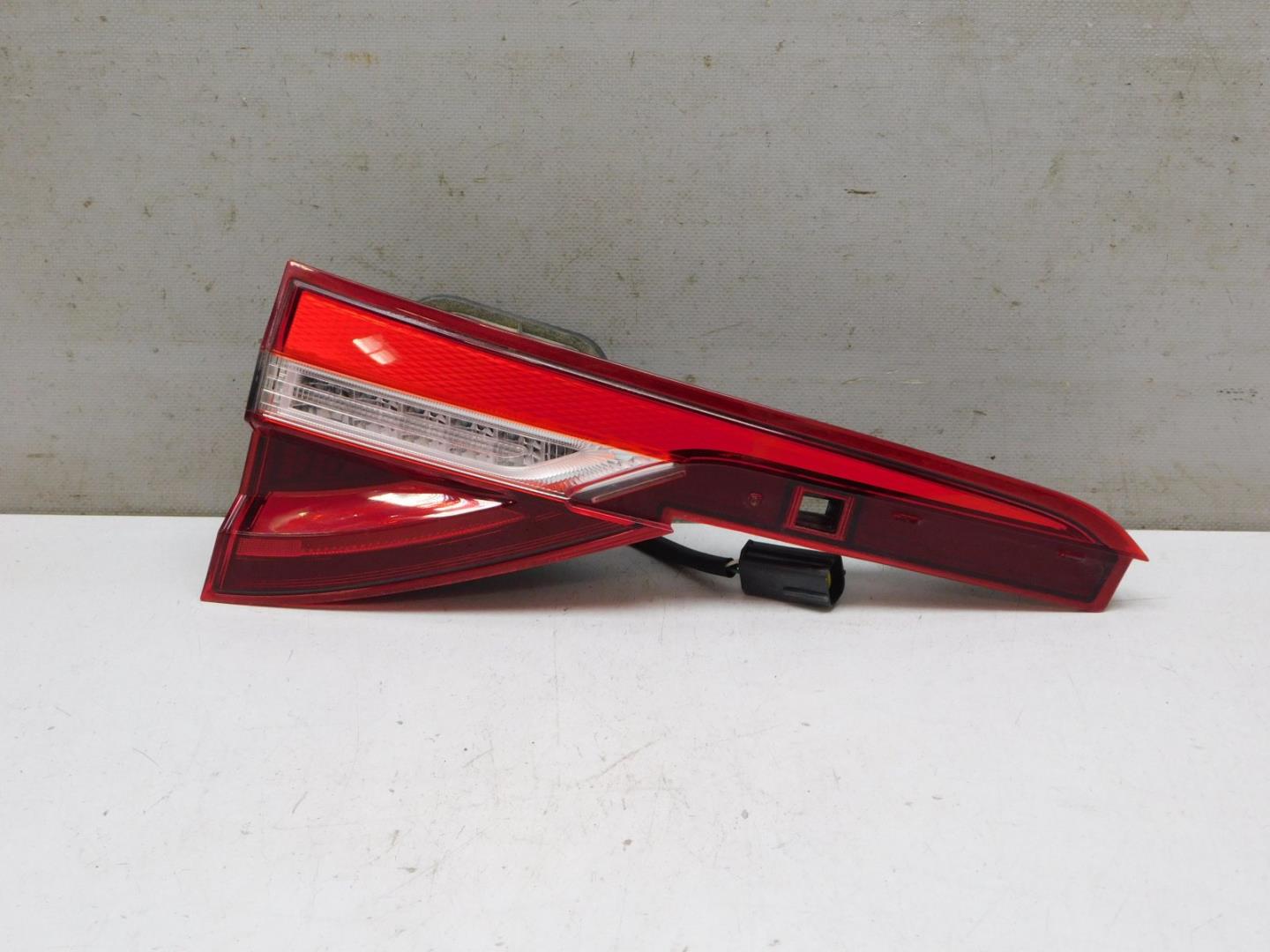 Фонарь задний внутренний левый