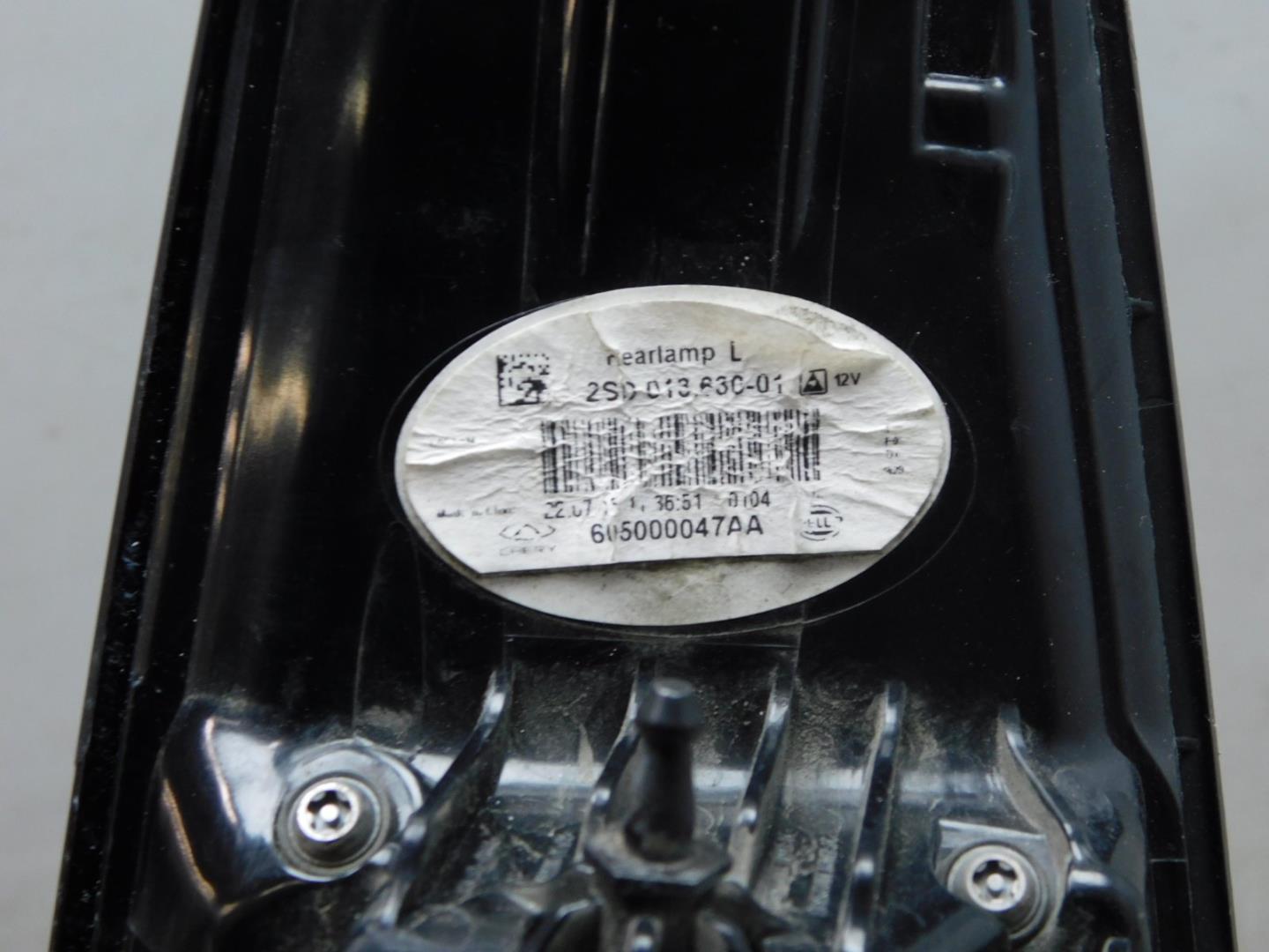 Фонарь задний наружный левый