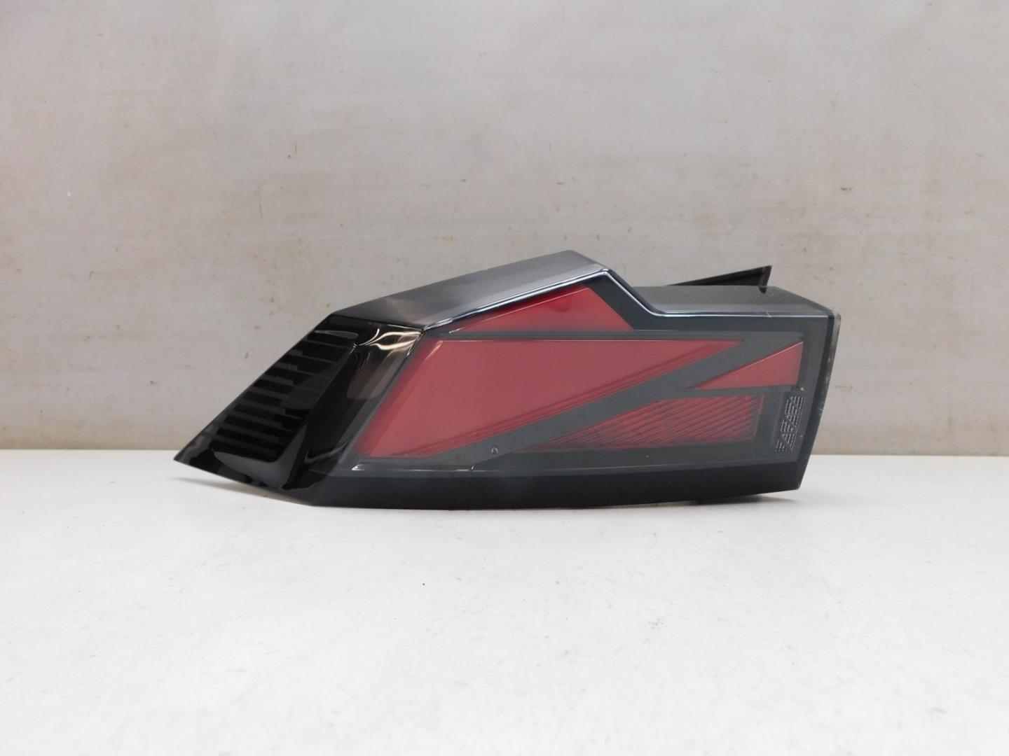 Фонарь задний наружный левый