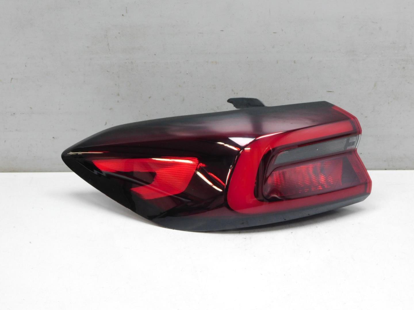 Фонарь задний наружный левый