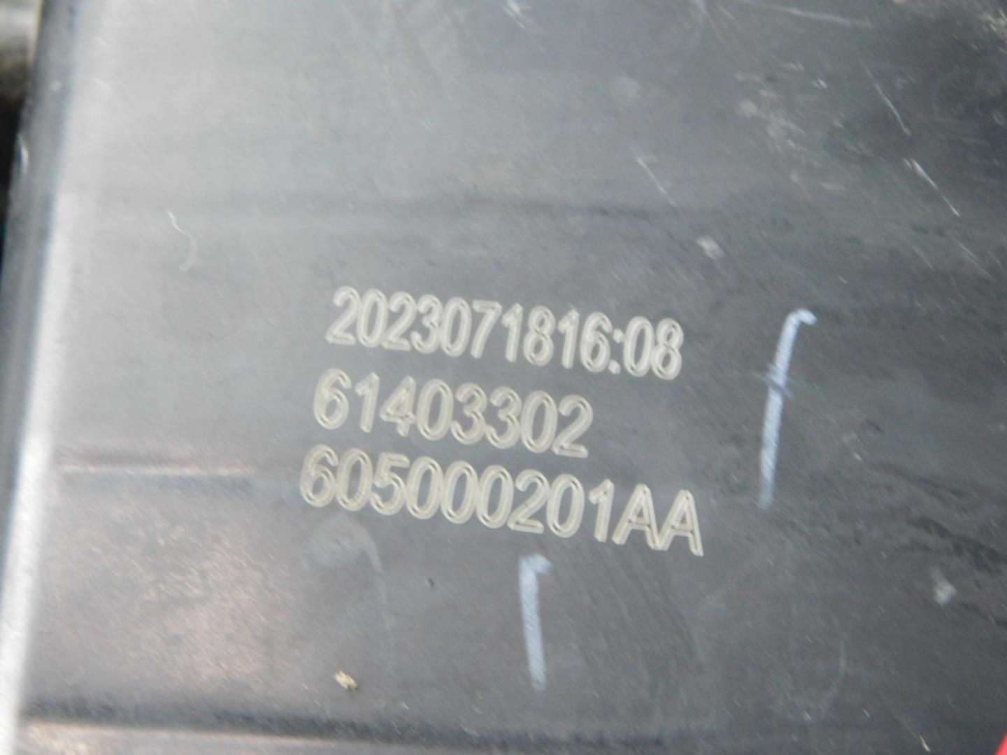 Фонарь задний наружный левый