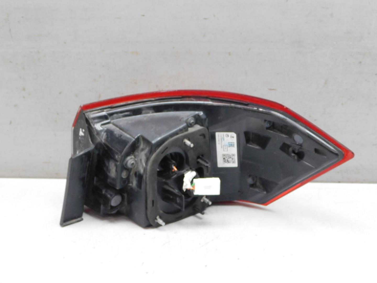 Фонарь задний наружный левый