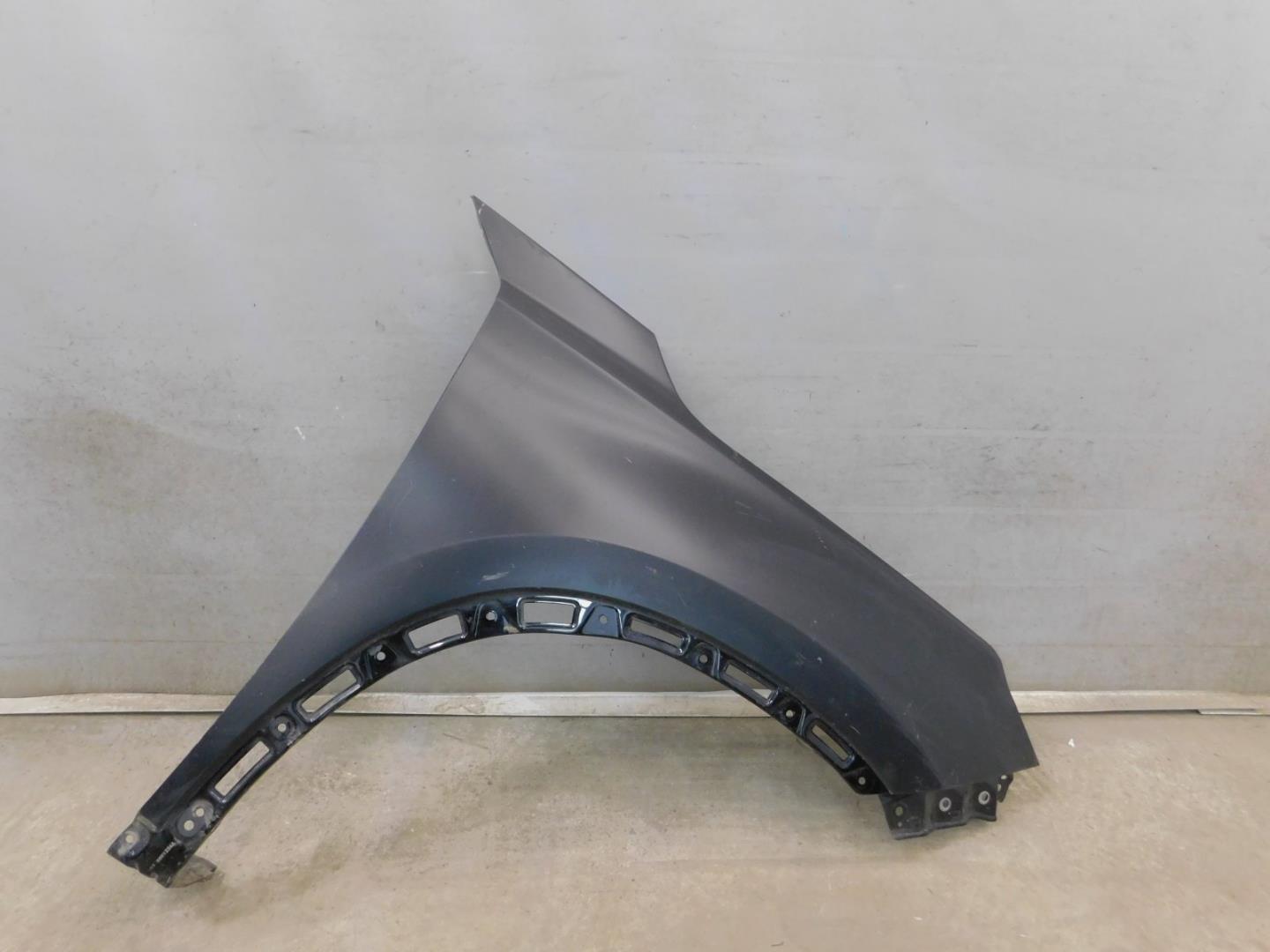 Крыло переднее правое