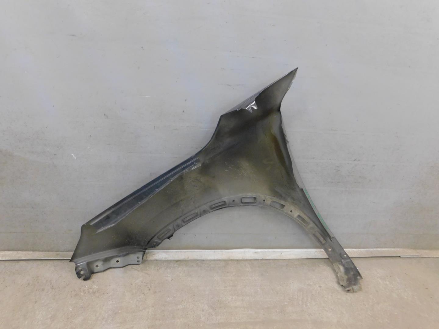 Крыло переднее правое