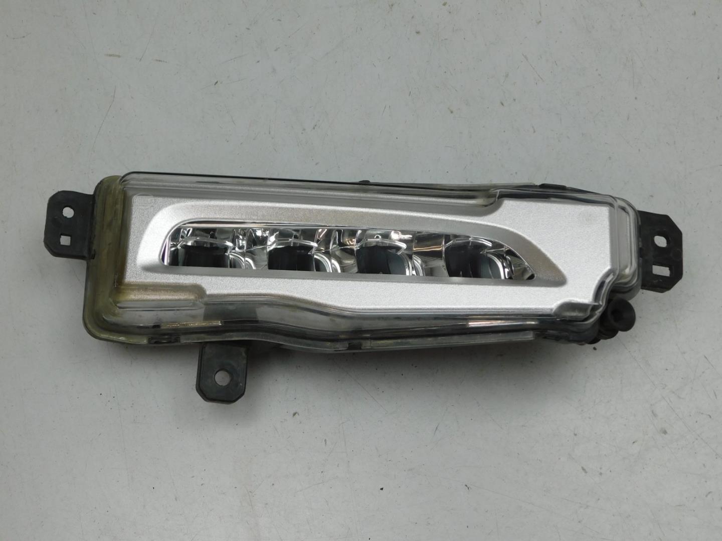 Фара противотуманная правая