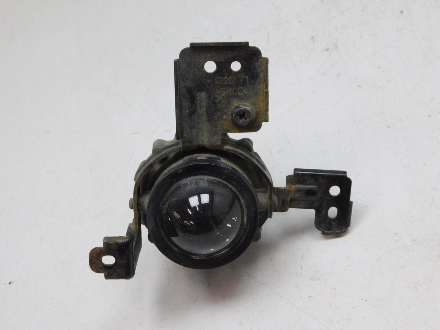 Фара противотуманная левая