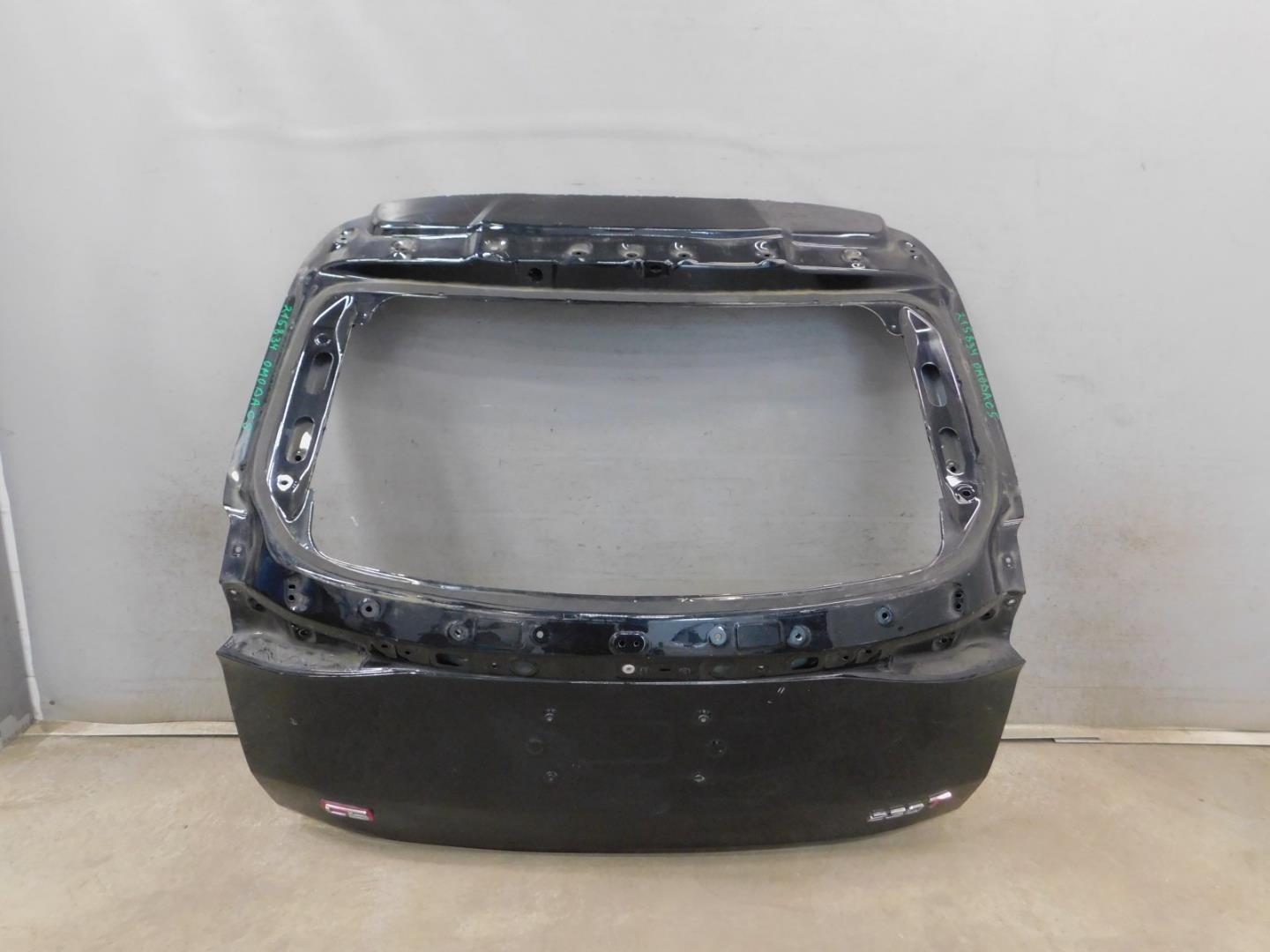 Дверь багажника