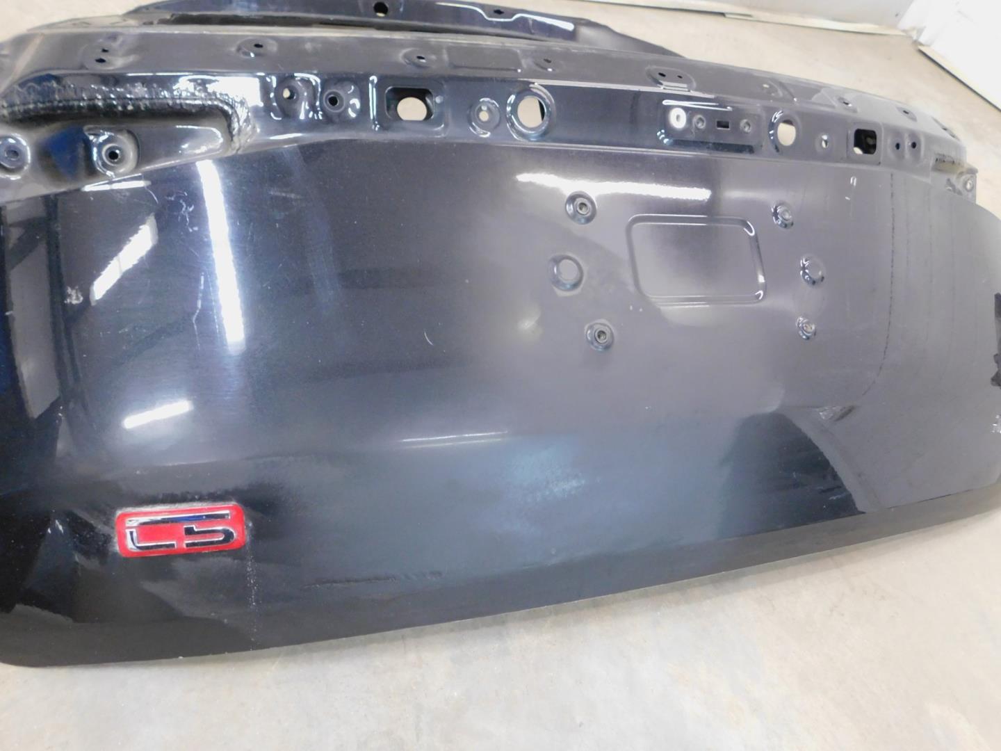 Дверь багажника