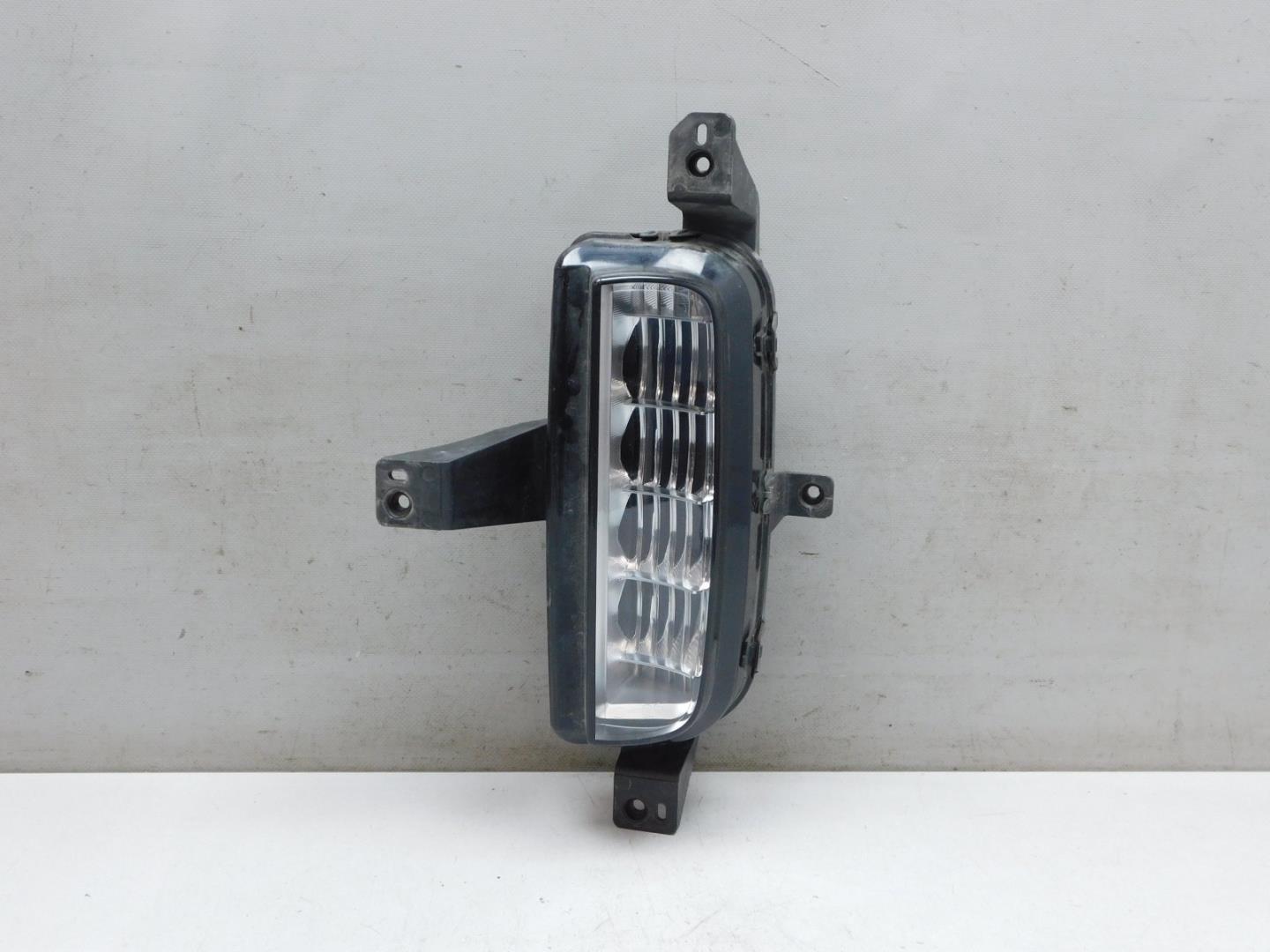 Фара противотуманная правая