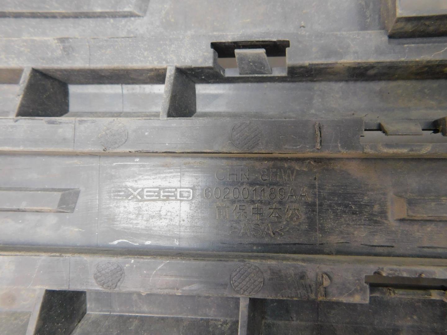 Решетка в бампер центральная