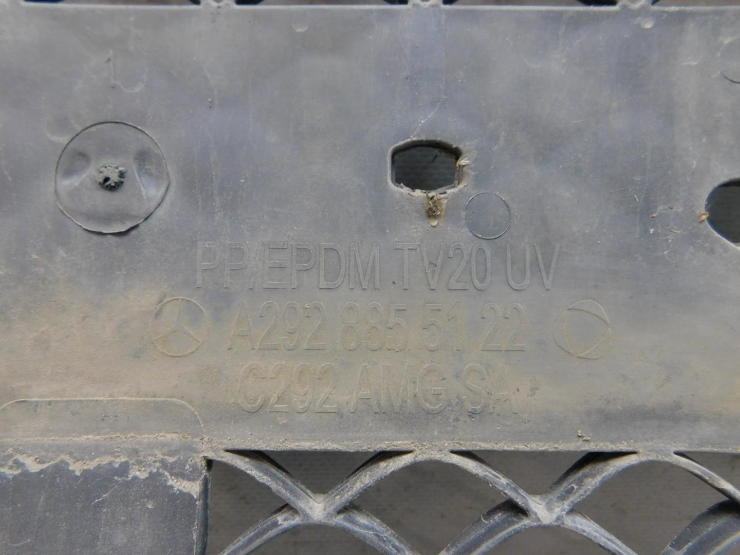 Решетка в бампер центральная