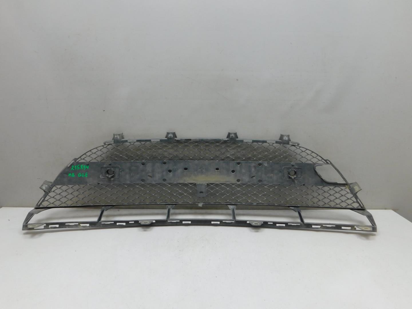 Решетка в бампер центральная