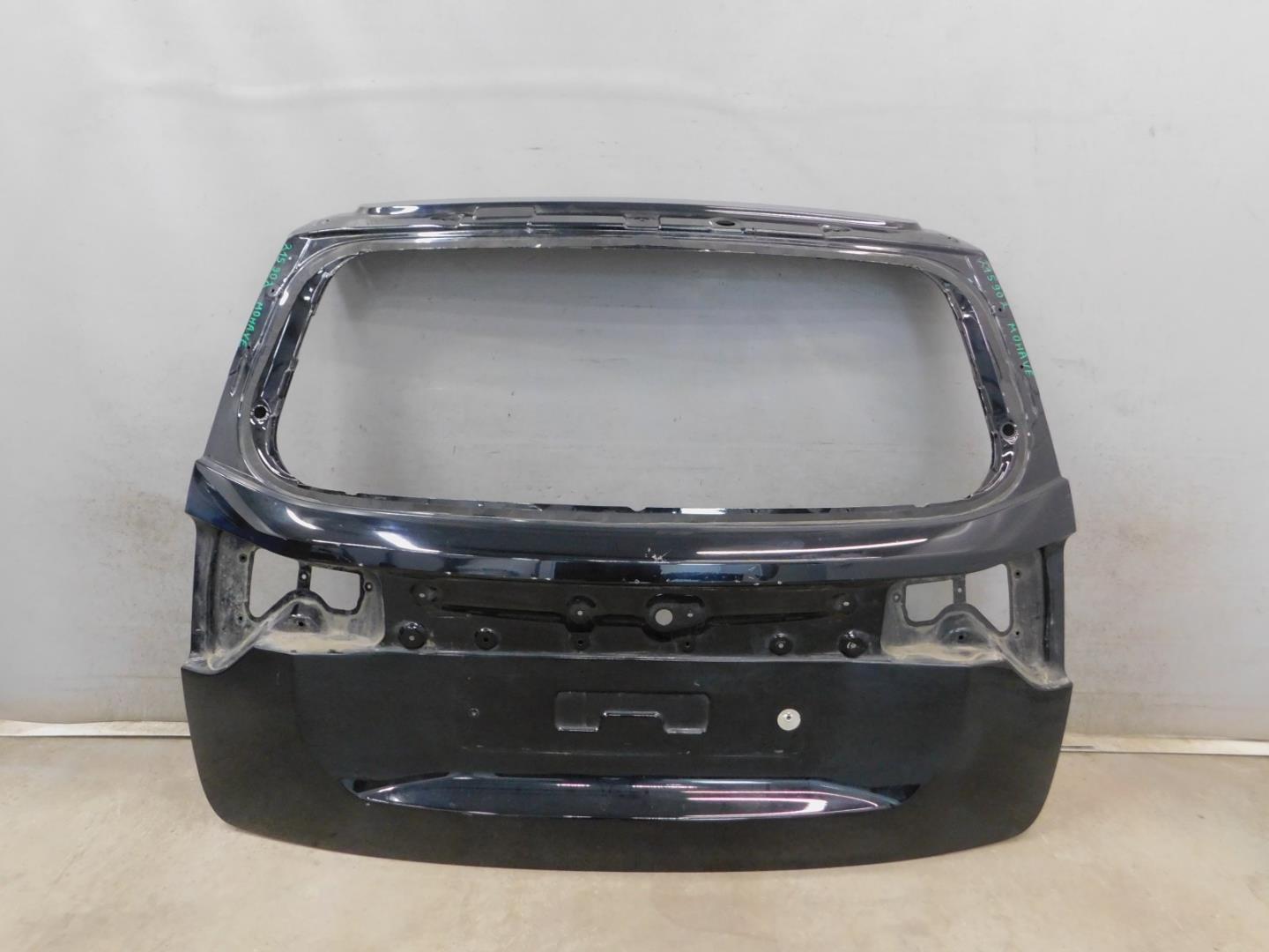 Дверь багажника