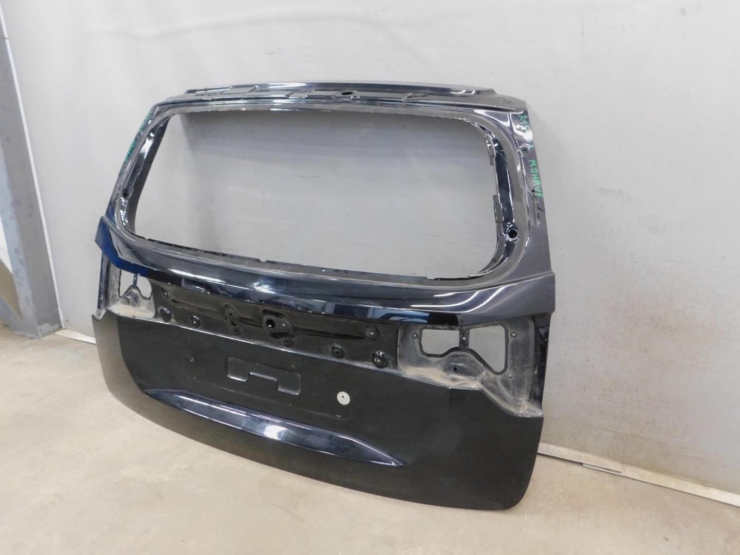 Дверь багажника