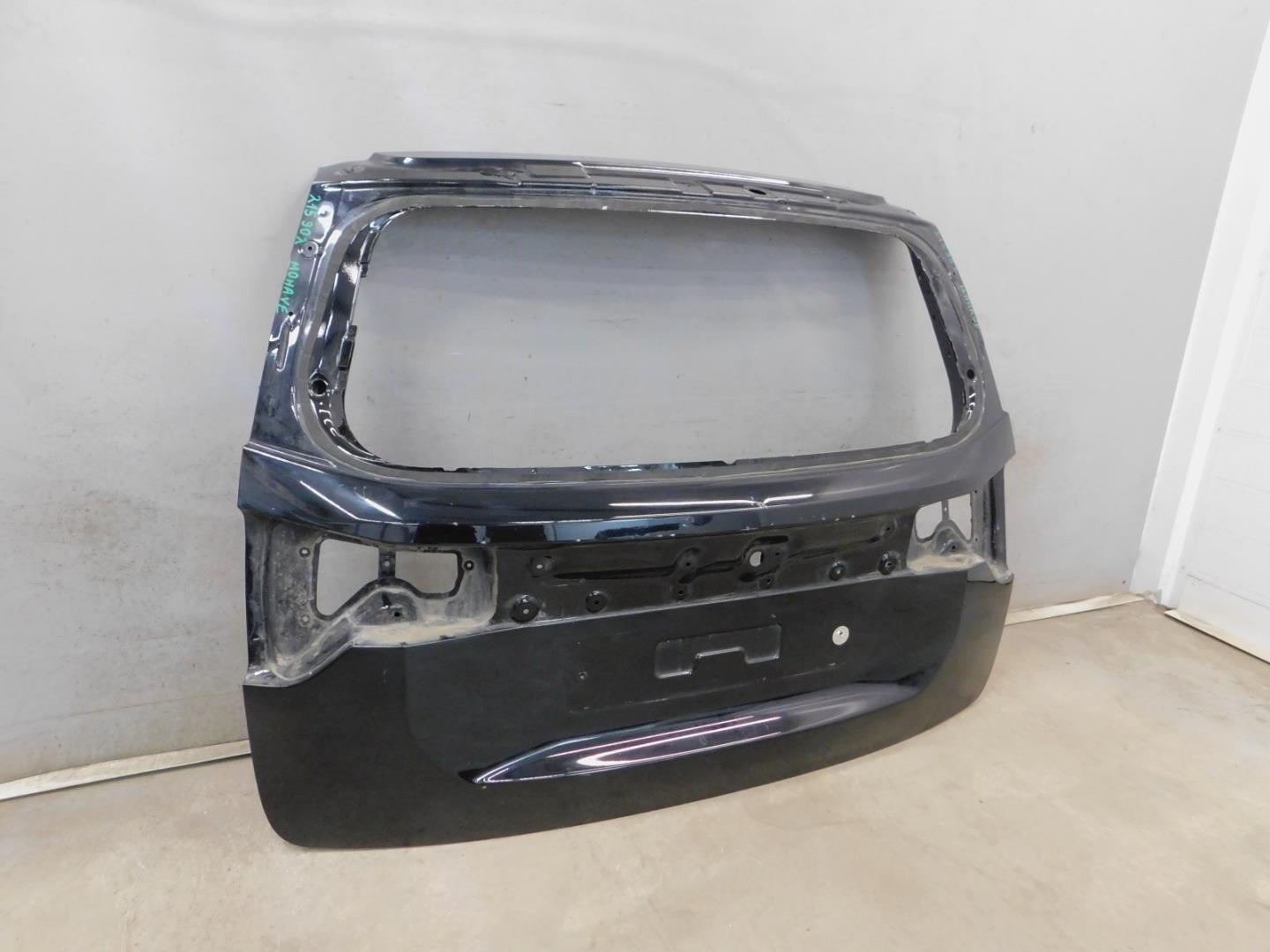 Дверь багажника