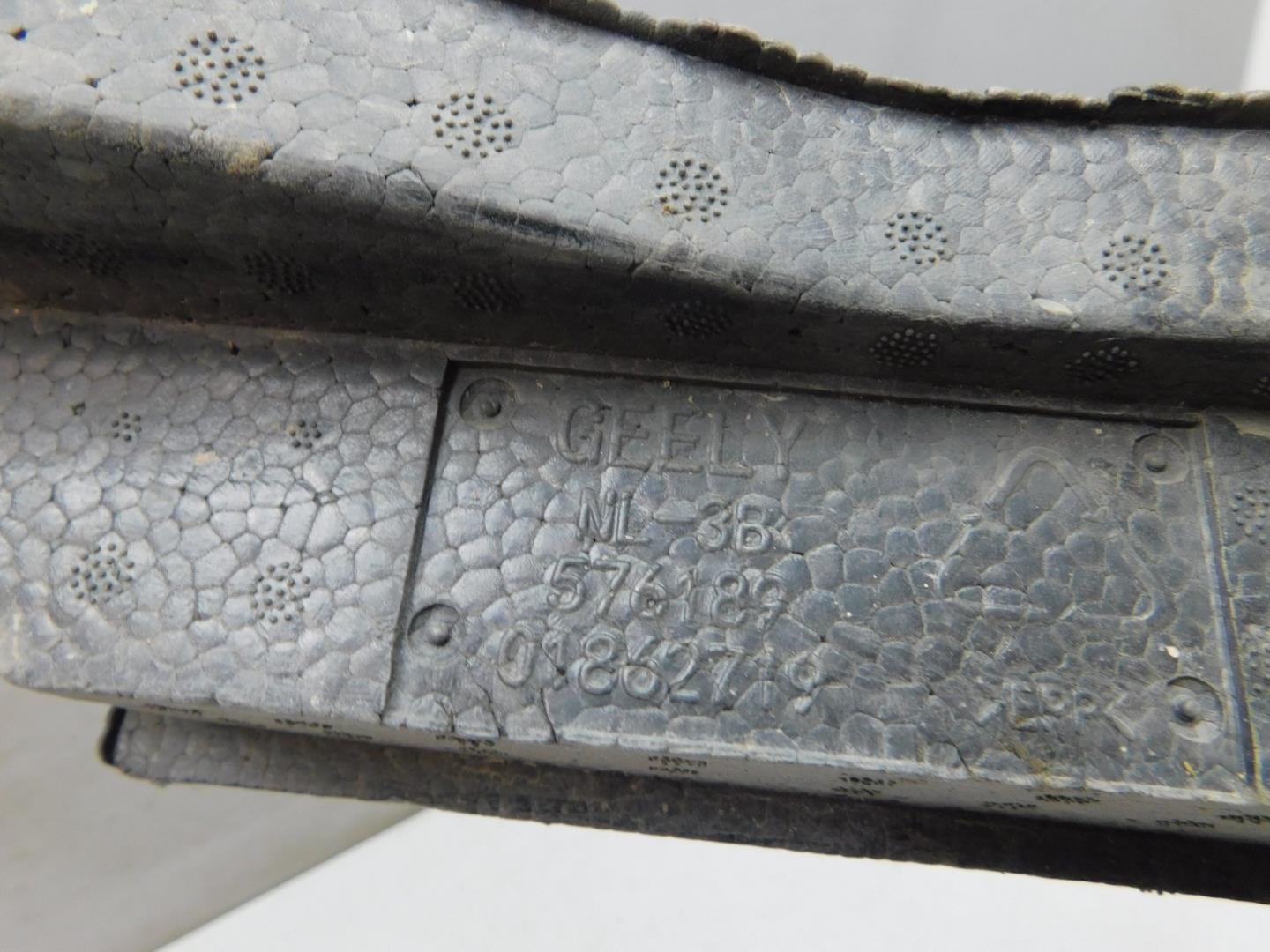 Усилитель переднего бампера