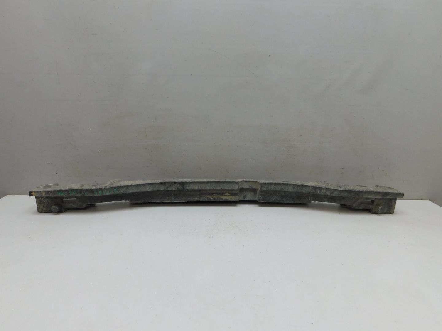 Усилитель переднего бампера