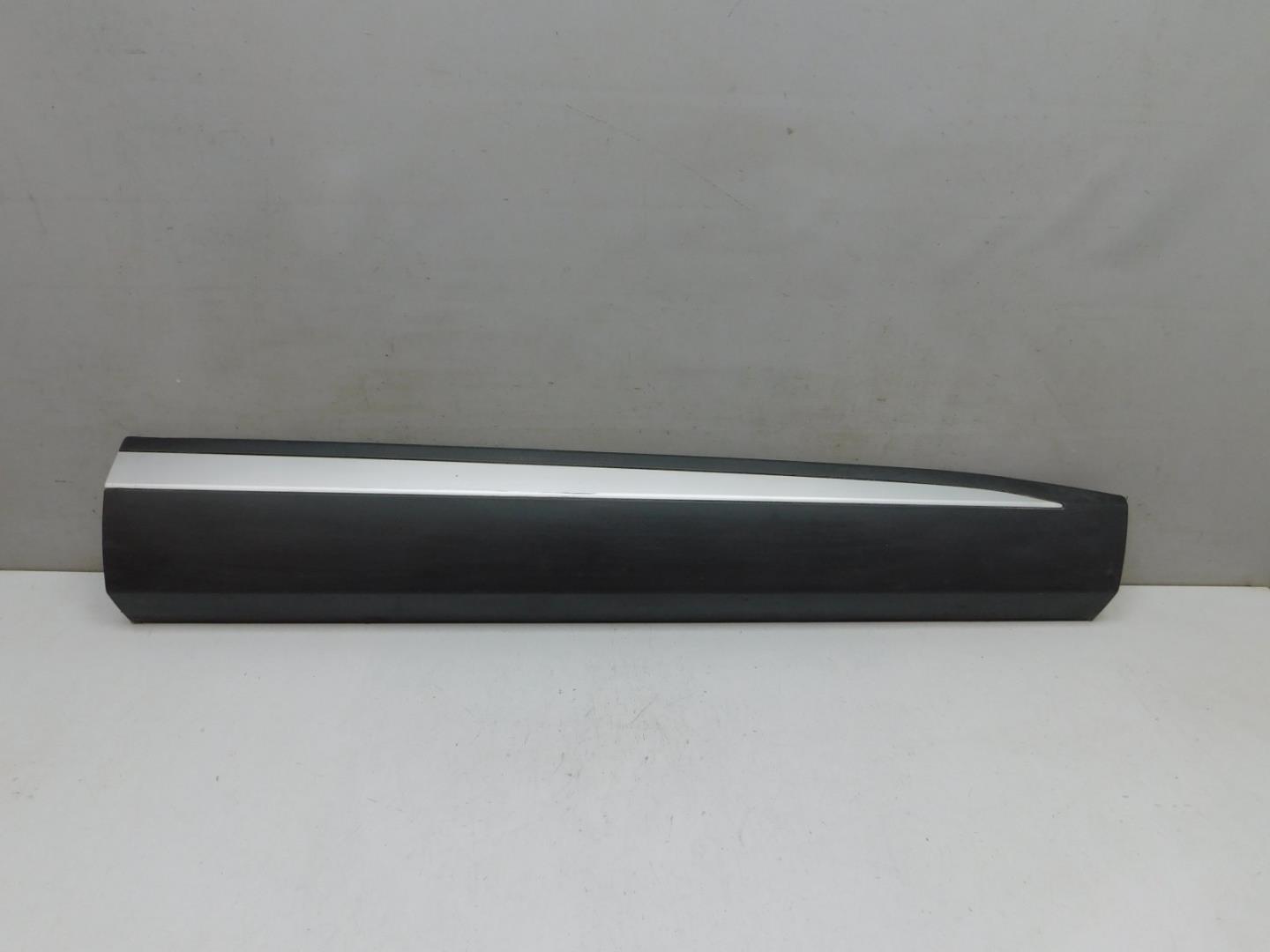 Накладка двери передней правой