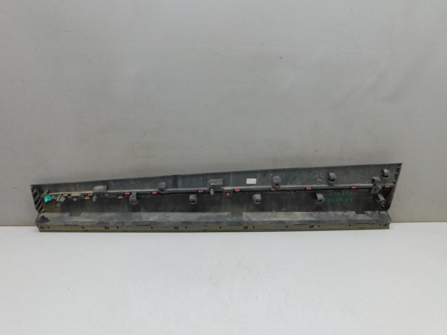 Накладка двери передней правой