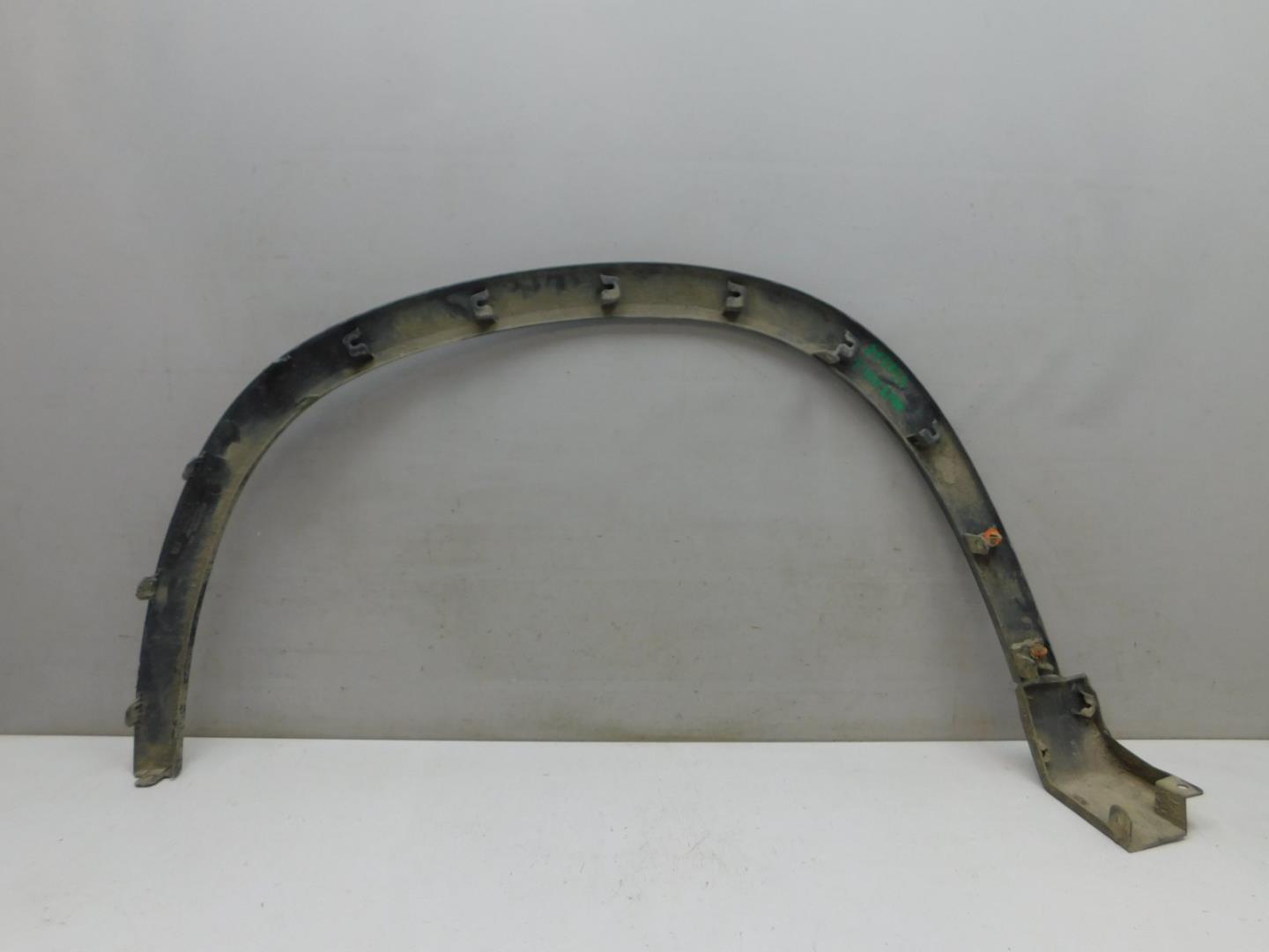 Накладка переднего крыла правого