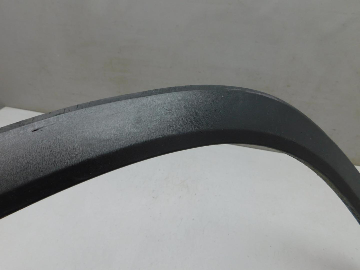 Накладка переднего крыла правого