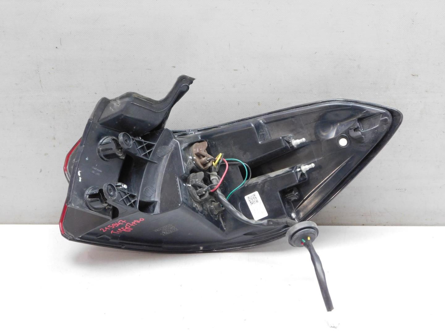 Фонарь задний наружный левый