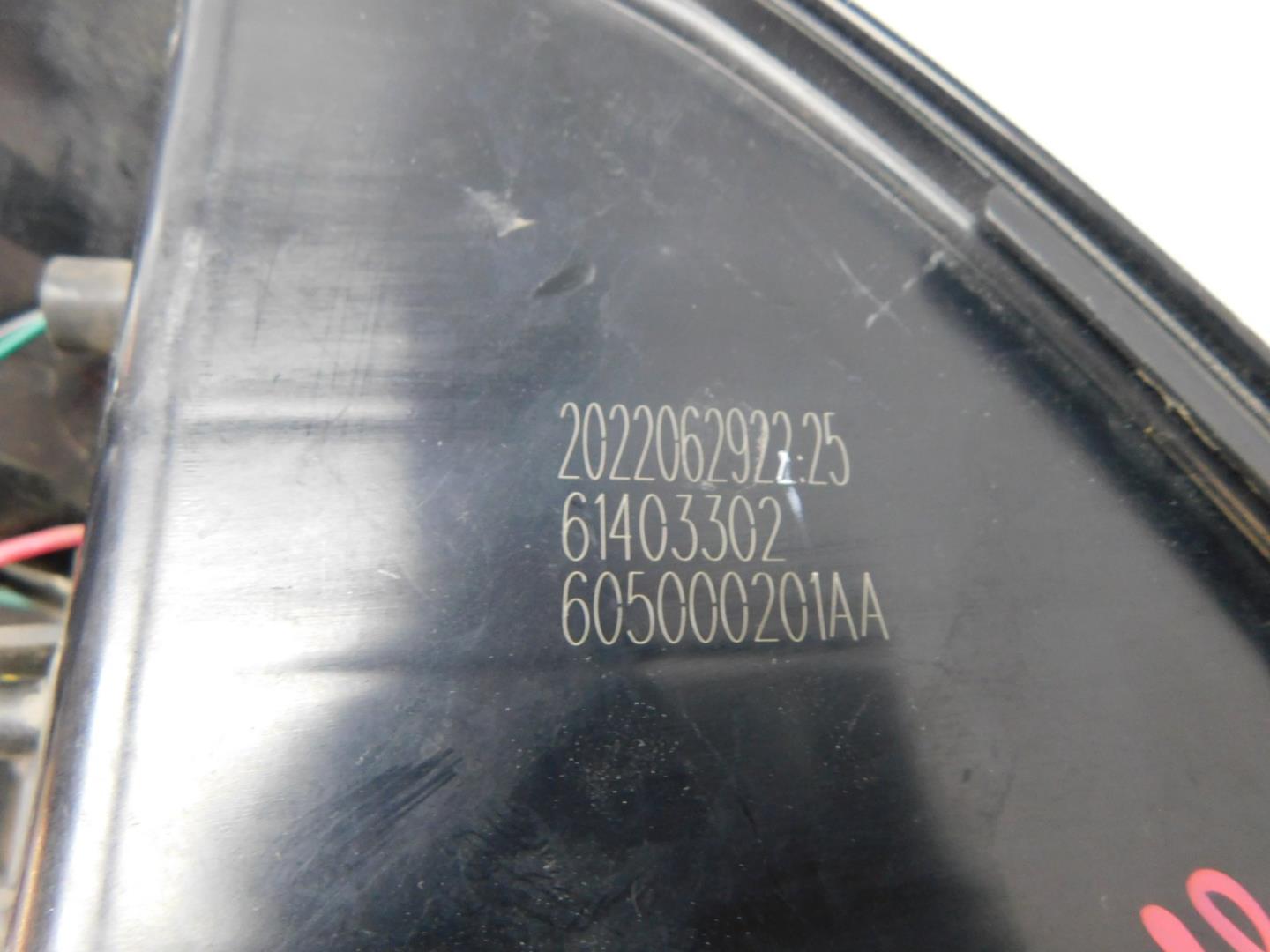 Фонарь задний наружный левый