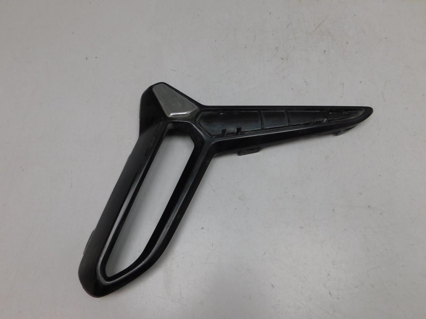 Накладка переднего бампера