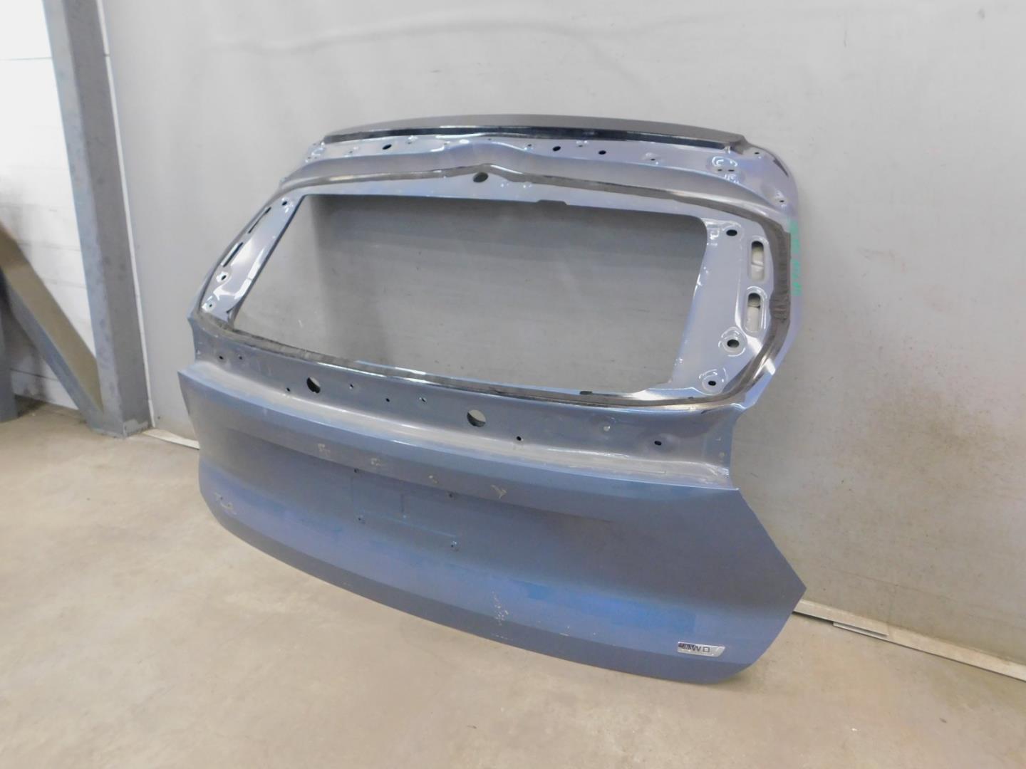 Дверь багажника