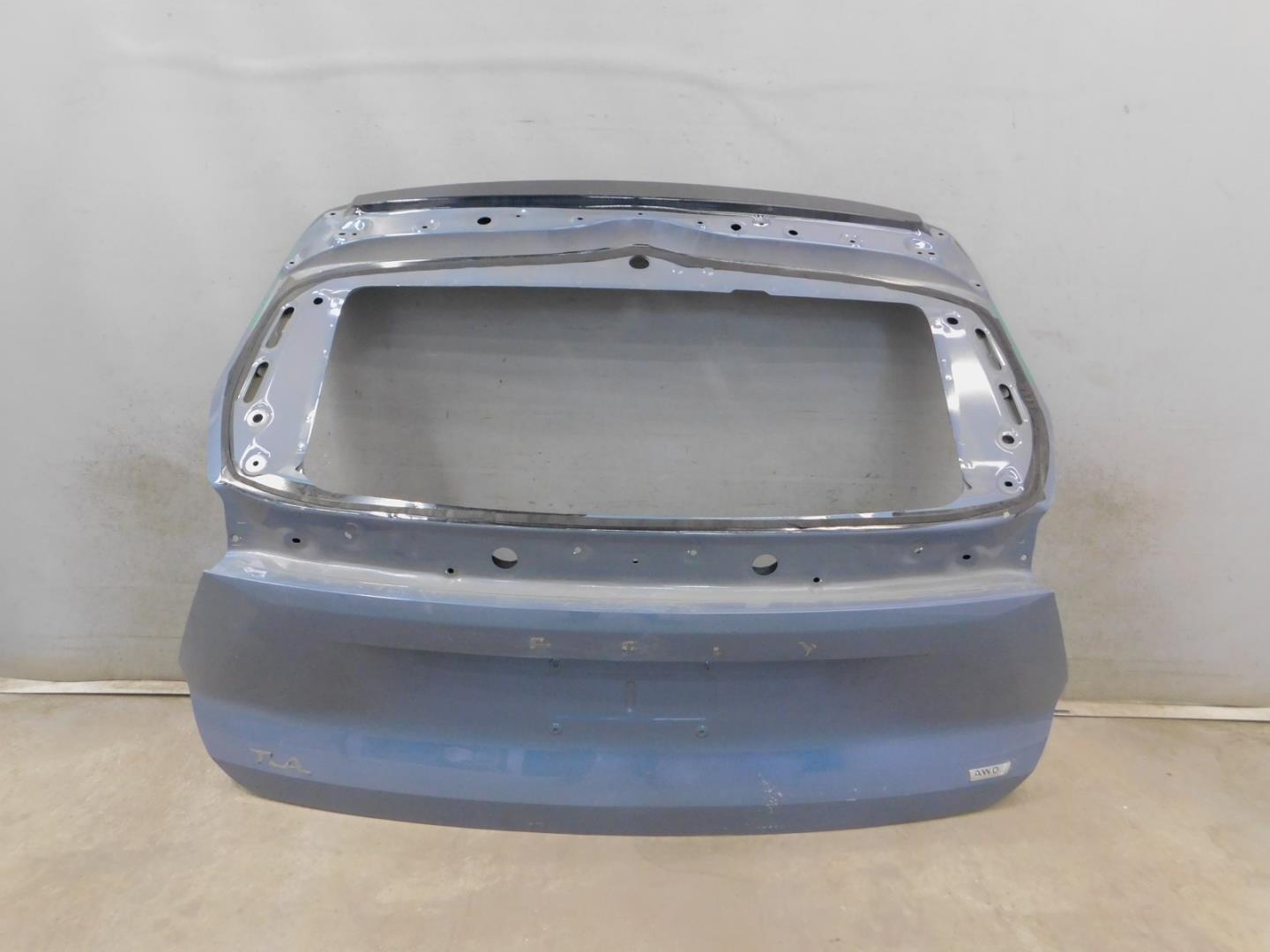 Дверь багажника