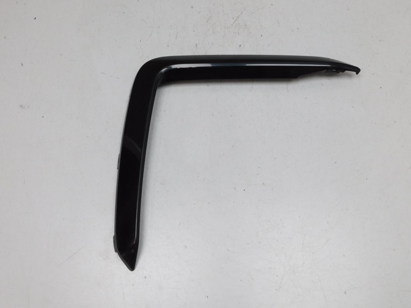 Накладка переднего бампера