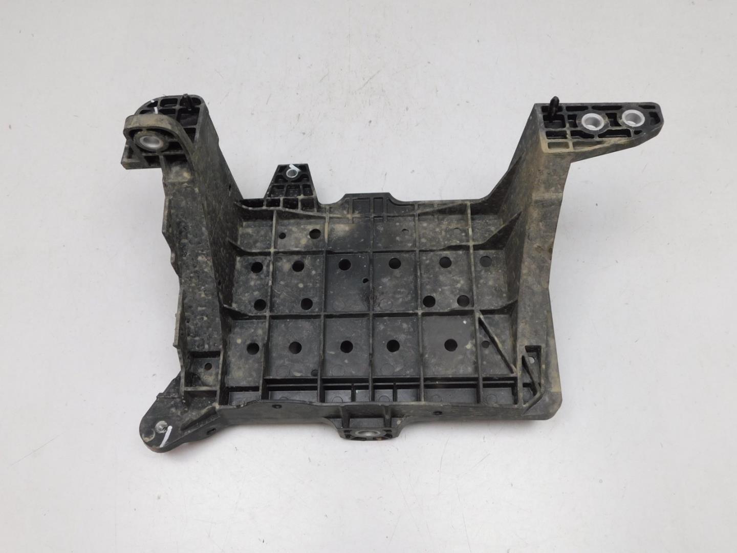 Крепление АКБ (корпус/подставка)