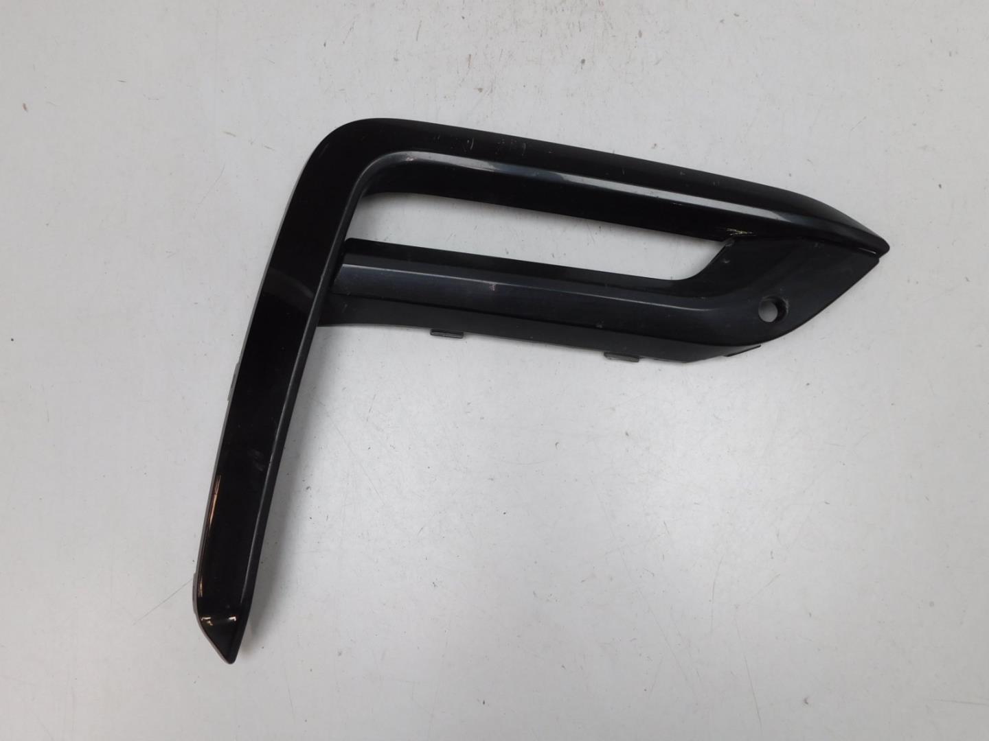 Накладка переднего бампера