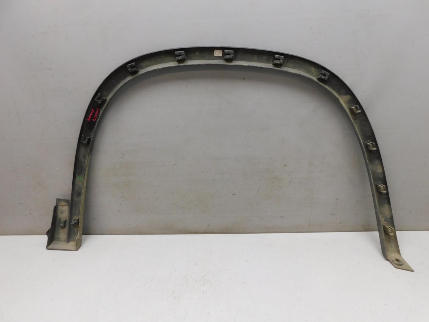 Накладка переднего крыла левого