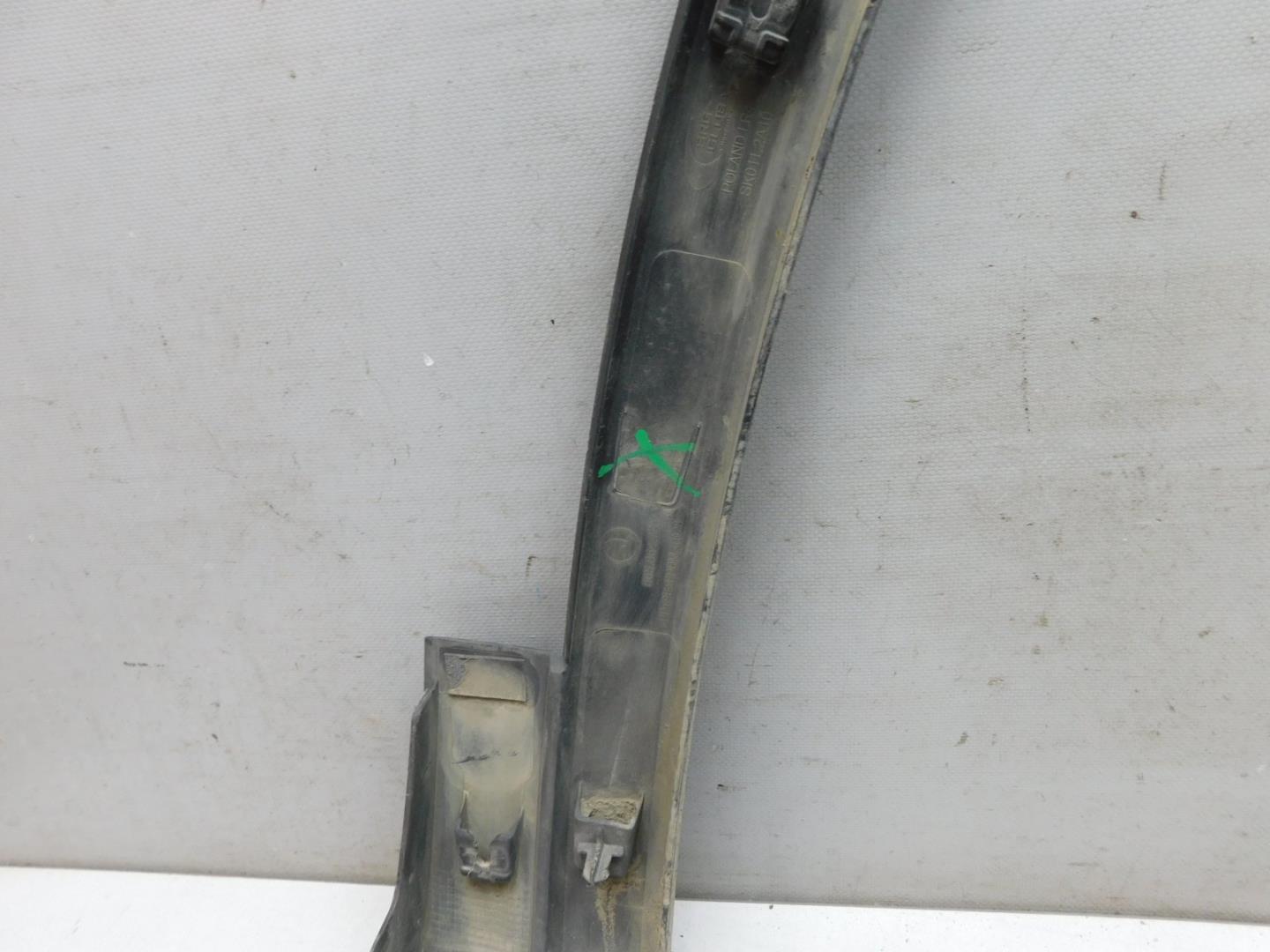 Накладка переднего крыла левого