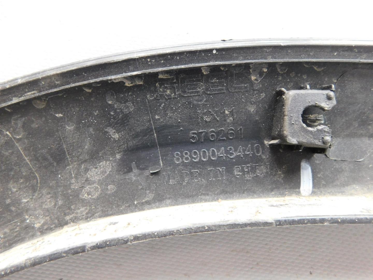 Накладка переднего крыла левого