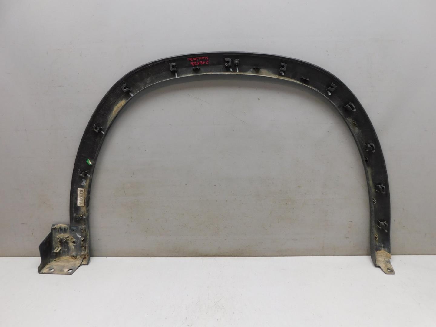 Накладка переднего крыла левого