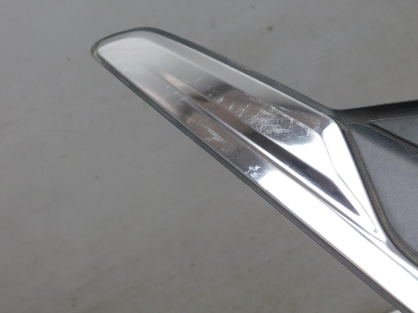 Накладка переднего крыла левого