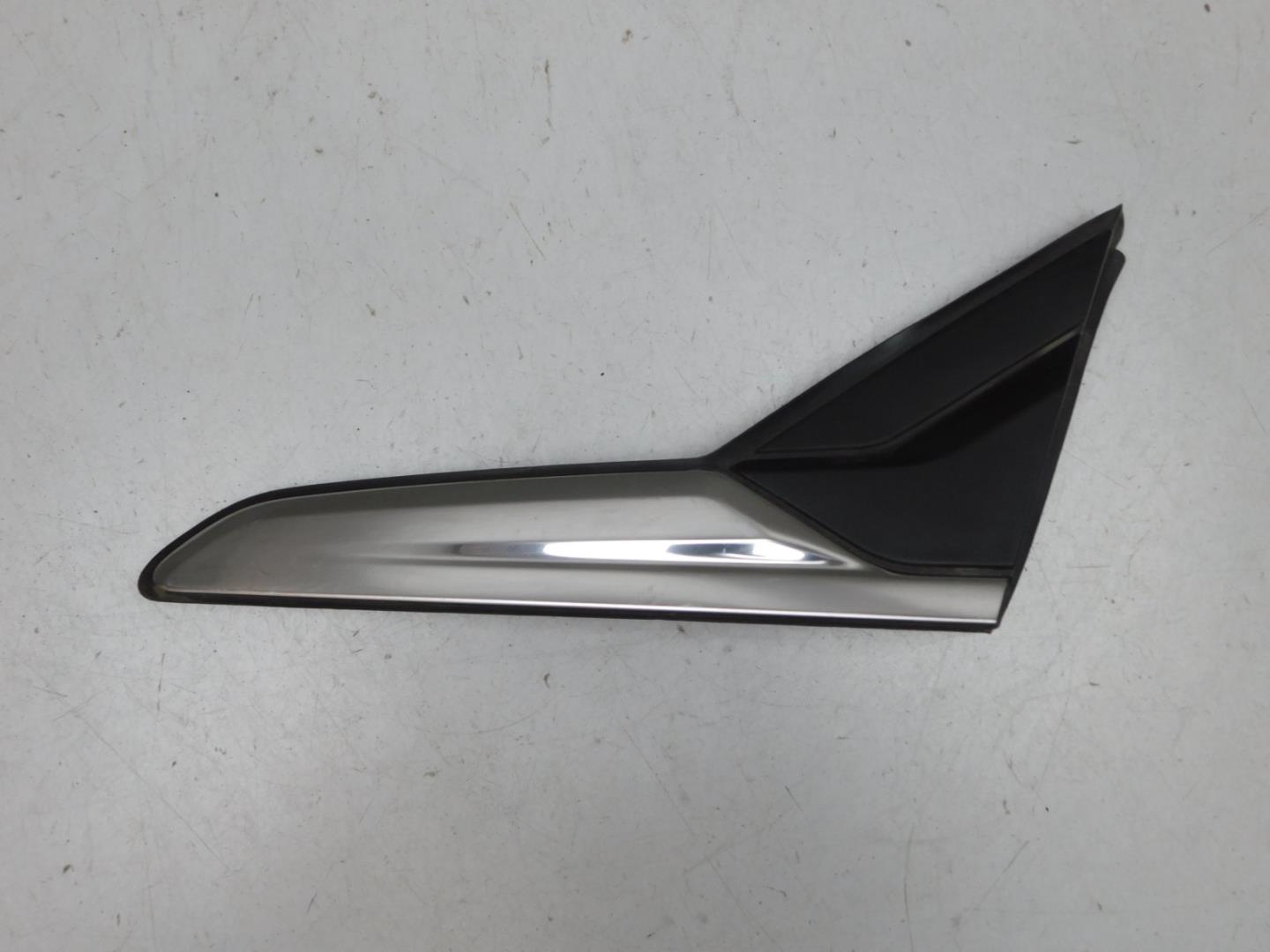 Накладка переднего крыла левого