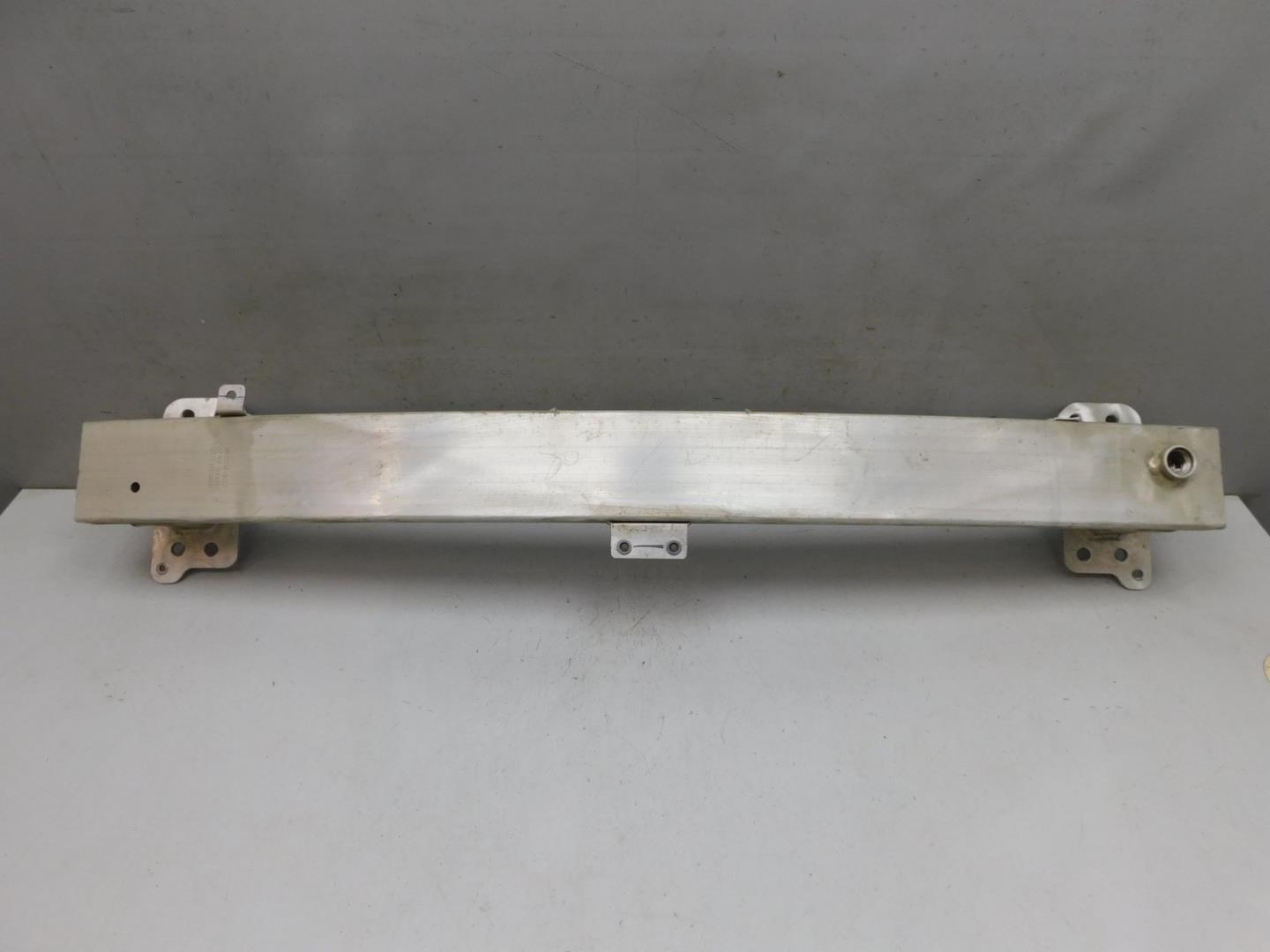 Усилитель переднего бампера