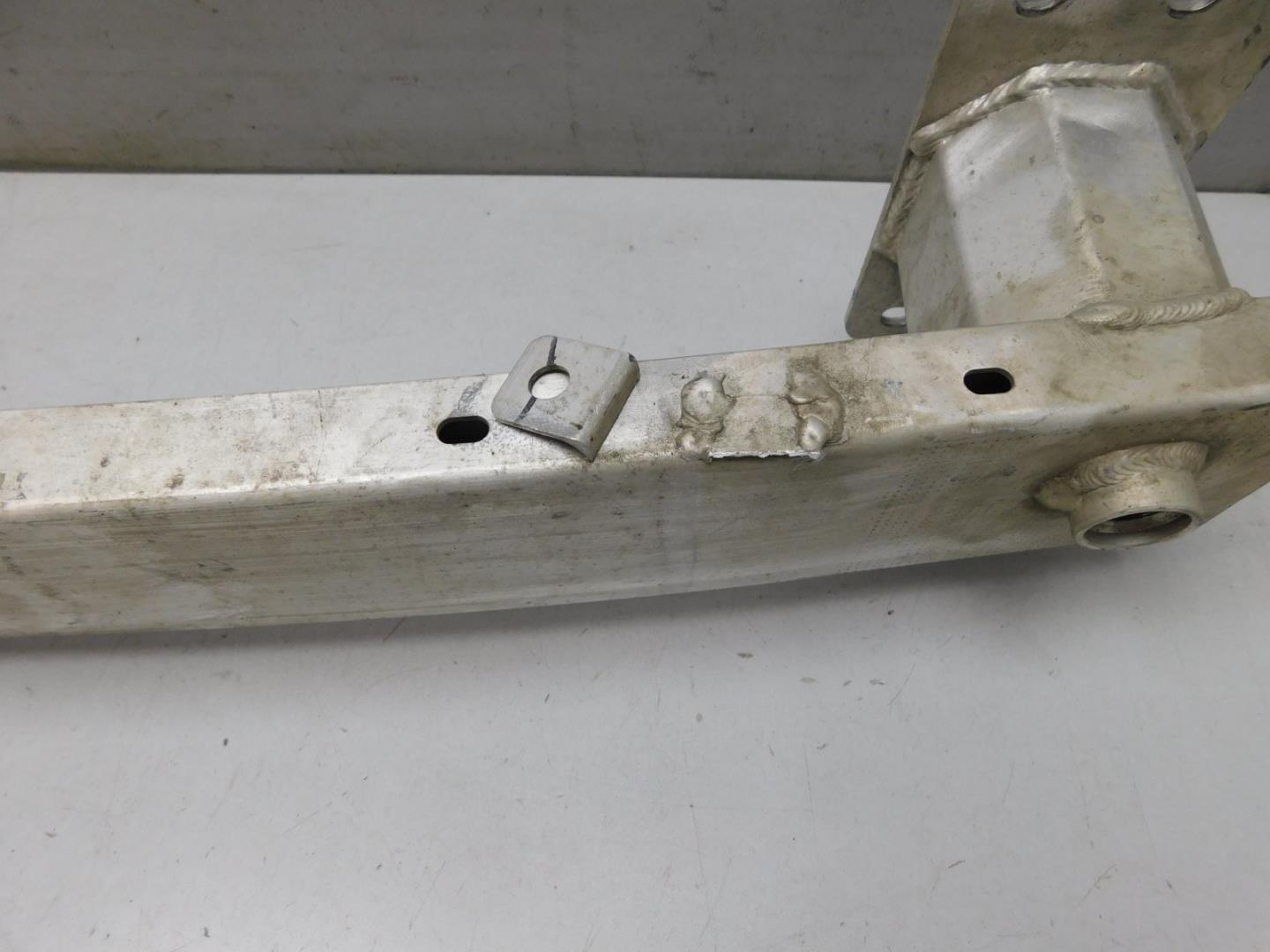 Усилитель переднего бампера