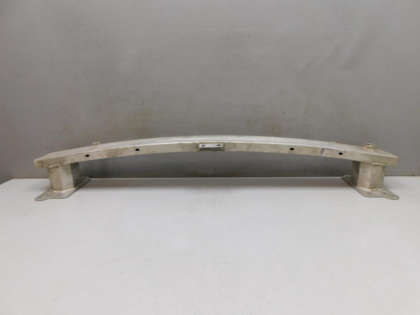 Усилитель переднего бампера