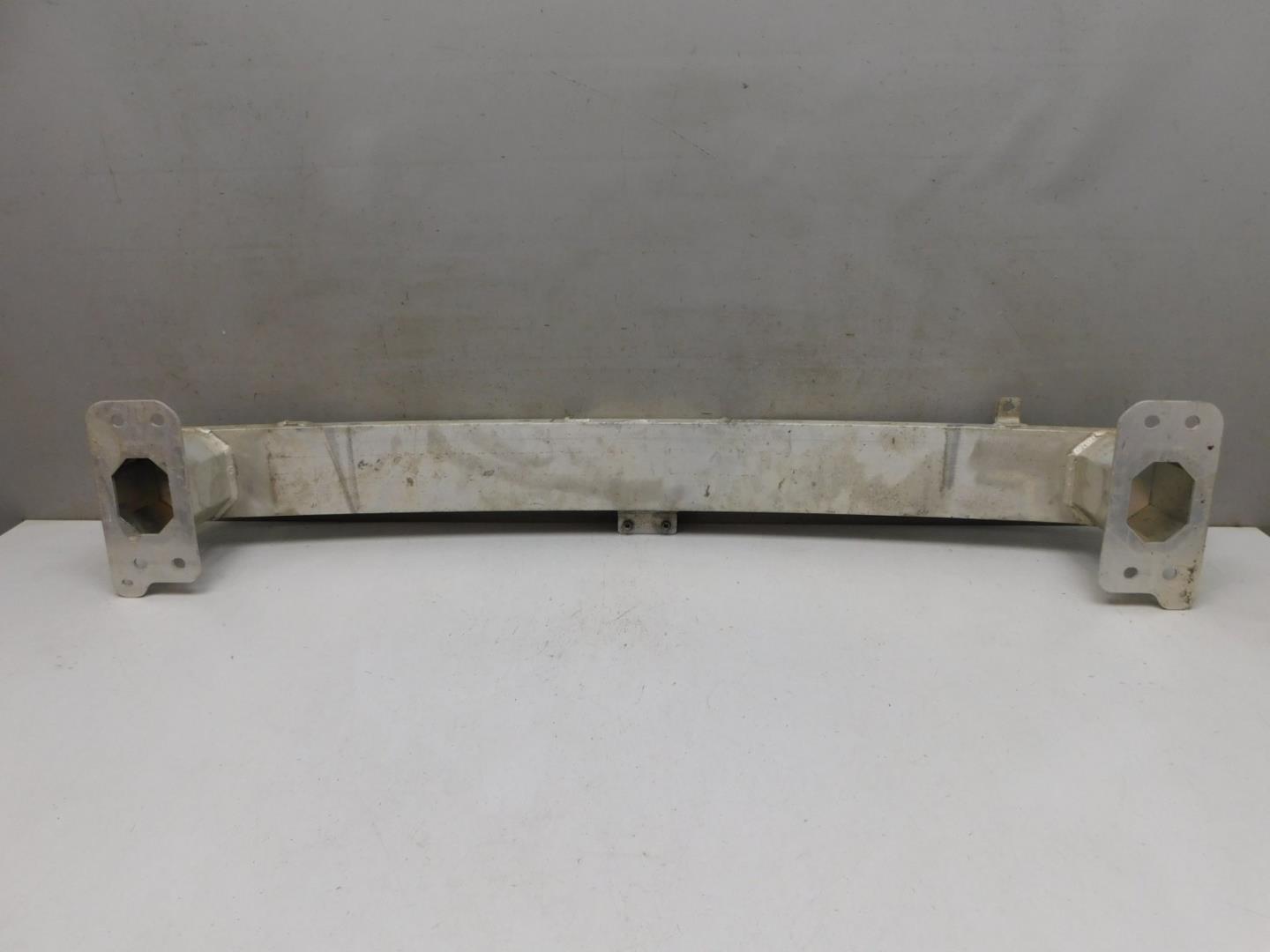 Усилитель переднего бампера