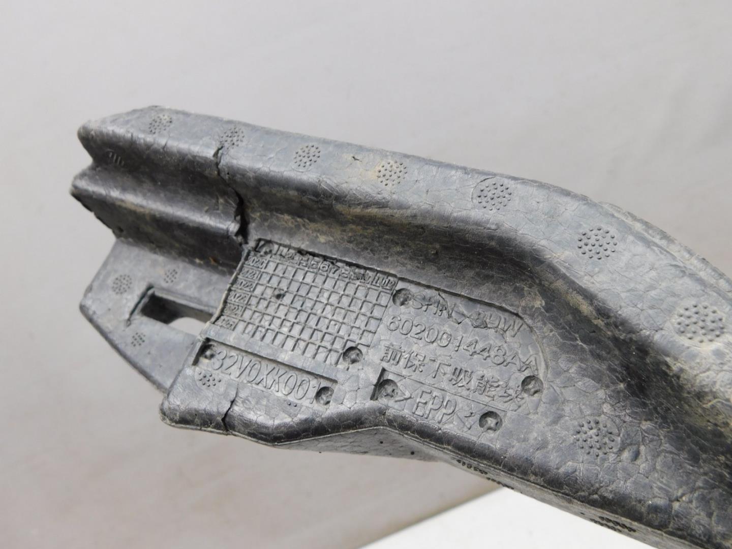 Усилитель переднего бампера